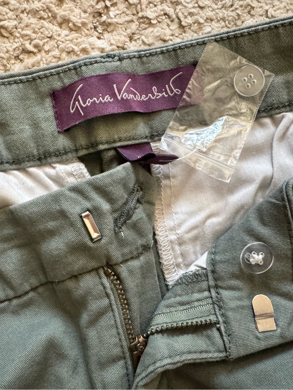 Gloria Vanderbilt women's high-rise cotton chino shorts women’s Size 8 – NWOT - Picture 3 of 3
